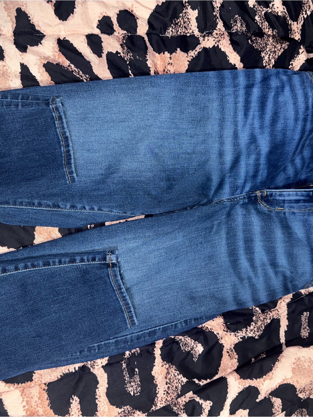 American Eagle Outfitters Women's Skinny Jeans in Medium Blue Wash